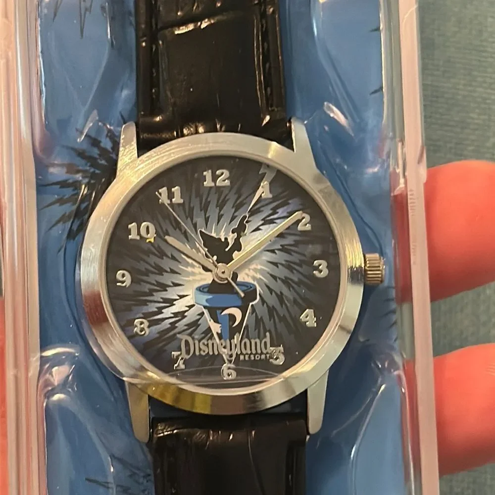 NIB Limited Release Disneyland Resort Collector Watch UNISEX